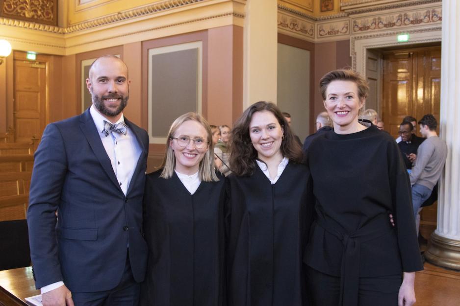 F.v. senioradvokat Knut Skarvang, Solveig Hodnemyr, Maria Hansteen og partner Anette Fjeld (Foto: Vibeke Norbye)