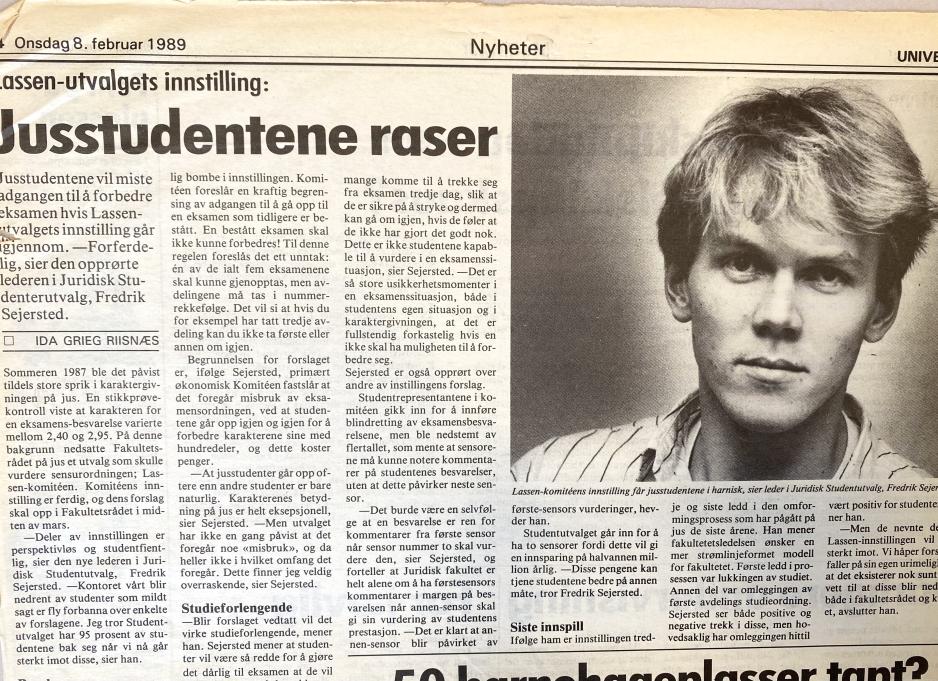 Faksimile av et oppslag studentavisa Universitas hadde i 1989, med daværende leder i Juridisk Studentutvalg, Fredrik Sejersted (Foto: Privat)