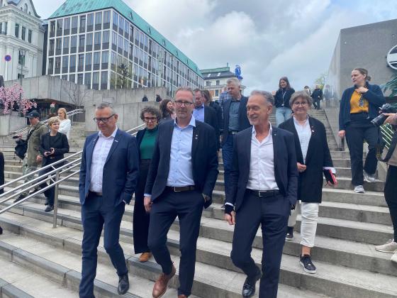 Trond Ellefsen (YS-K), Tonje Leborg (Akademikerne kommune), Geir Røsvoll (Unio), Tor Arne Gangsø (KS) og Mette Nord (LO kommune) (Foto: Juristen)