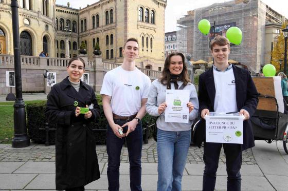 F.v. Neda Dinani Bajalan, Johannes Vikaskag Svendsen, Linn Røyksund og Haakon Kristiansen (Foto: Tina Chen Sandboe)