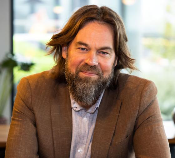 Sørensen jobber til daglig med hvordan selskapet kan hjelpe advokatfirmaer, enkeltadvokater og juridiske avdelinger gjennom endringen som følger med KI. (Foto:Shad Madian) 