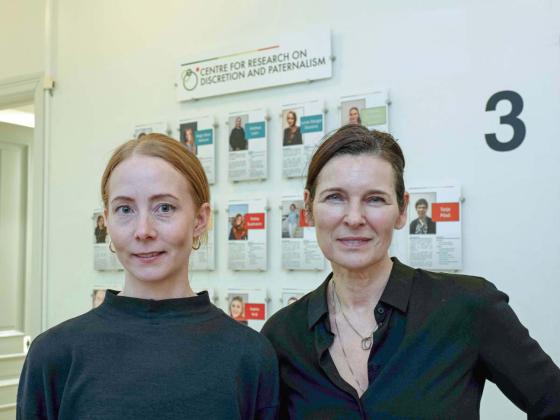 Hege Stein Helland (t.v.) og Marit Skivenes (Foto: Georg Mathisen)