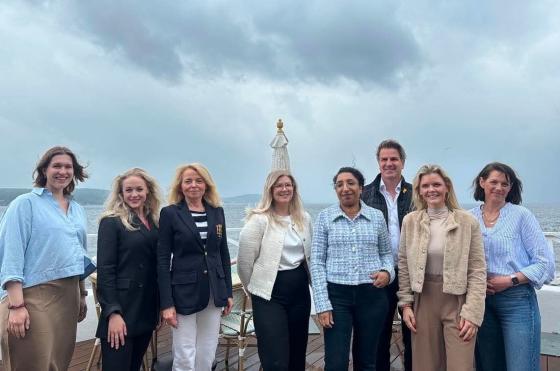 Fra venstre: Astrid Skage Torgersen, Karoline Rebekka Kjeljebakken, Siri Kristiansen, Ane-Ingeborg Bakken-Simsø, Farah Ali, Tor Viblemo, Liv Minde og Cecilie Carlstedt (Foto: privat)