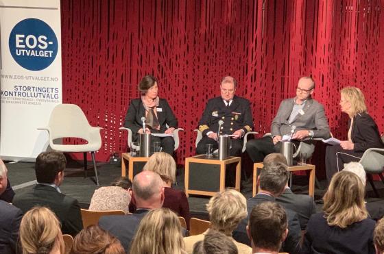 F.v. Anette Tjaberg (NSM), Hans Kristian Herland (FSA), Fredrik Thorleif Oftebro (NTL) og debattleder Trude Teige (Foto: Ole-Martin Gangnes)