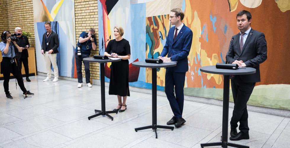 Fra pressekonferansen i Stortingets vandrehall om enighet om revidert nasjonalbudsjett (Foto: Peter Mydske/Stortinget)