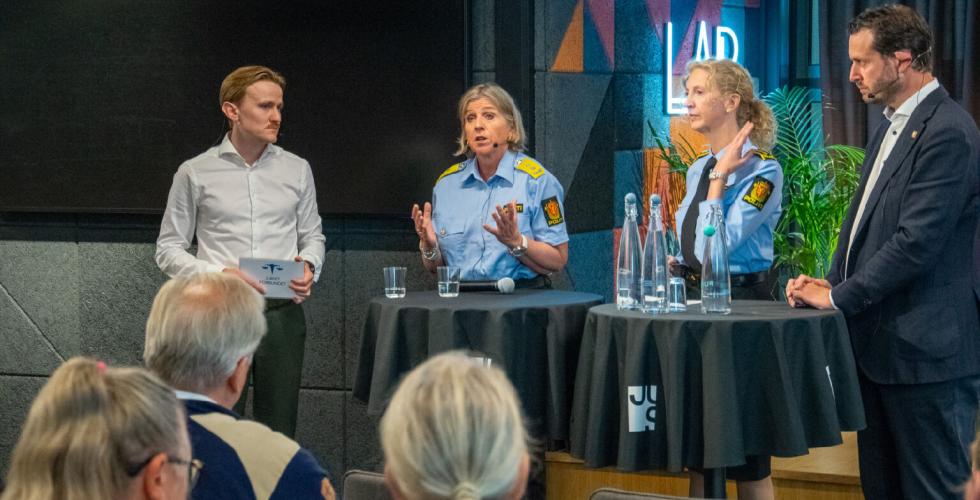F.v. Vegard Valestrand, Kristin Kvigne, Inger Coll og Helge André Njåstad (Foto: Tore Letvik)