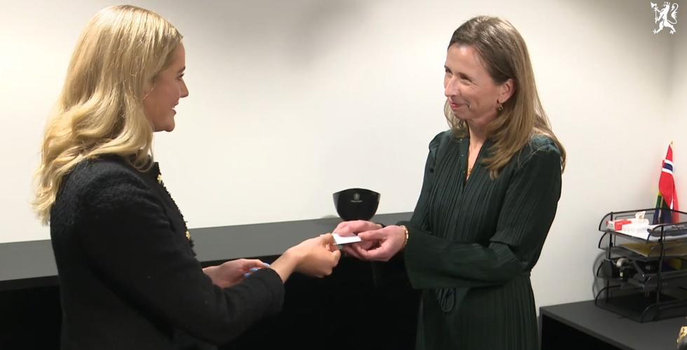 Emilie Enger Mehl og Astri Aas-Hansen (skjermbilde fra Departementenes digitaliseringsorganisasjon)