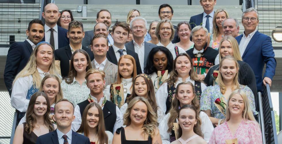 De første juristene utdannet ved Universitetet i Agder (Foto: UiA)