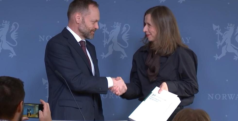 Jon Petter Rui og Astri Aas-Hansen (skjermbilde regjeringens nett-tv) 