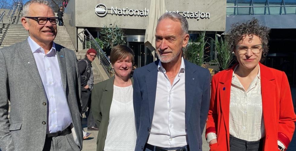 F.v. Trond Ellefsen (YS), Helene Harsvik Skeibrok (LO), Tor Arne Gangsø (K) og Tonje Leborg (Akademikerne) Foto: Juristen