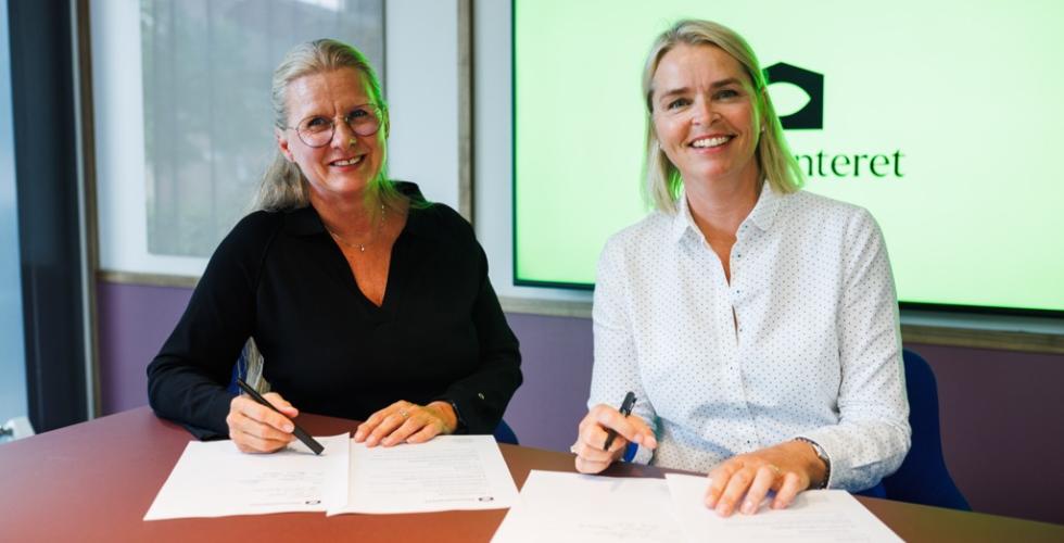 F.v. Cathrine Moksness og Ida-Cathrine Jørgensen (Foto Rettssenteret)