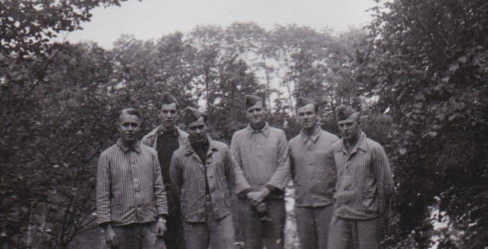 De tuberkulosesyke studentene i fangenskap. Ragnar Dietrichs helt til høyre. Foto: Privat