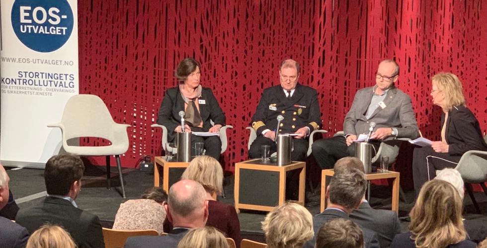 F.v. Anette Tjaberg (NSM), Hans Kristian Herland (FSA), Fredrik Thorleif Oftebro (NTL) og debattleder Trude Teige (Foto: Ole-Martin Gangnes)